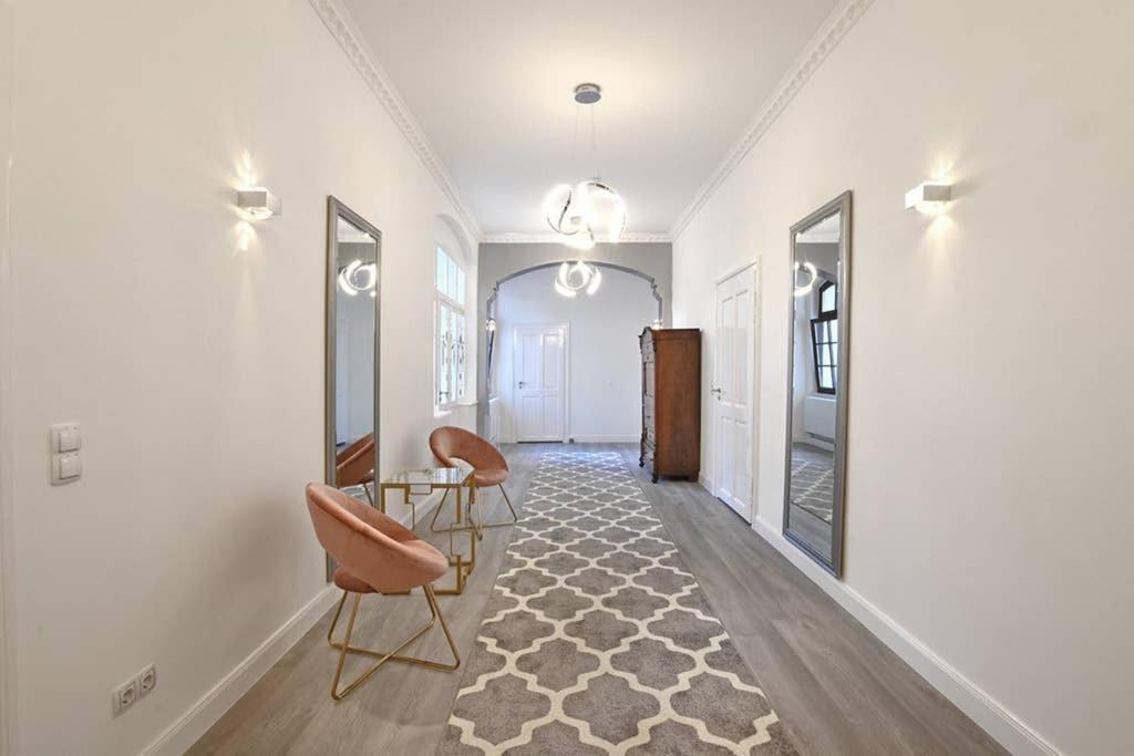 6,5 Luxury Room Apartment - Central Zwickau - 3 Bedrooms - 2 Bathrooms Kültér fotó